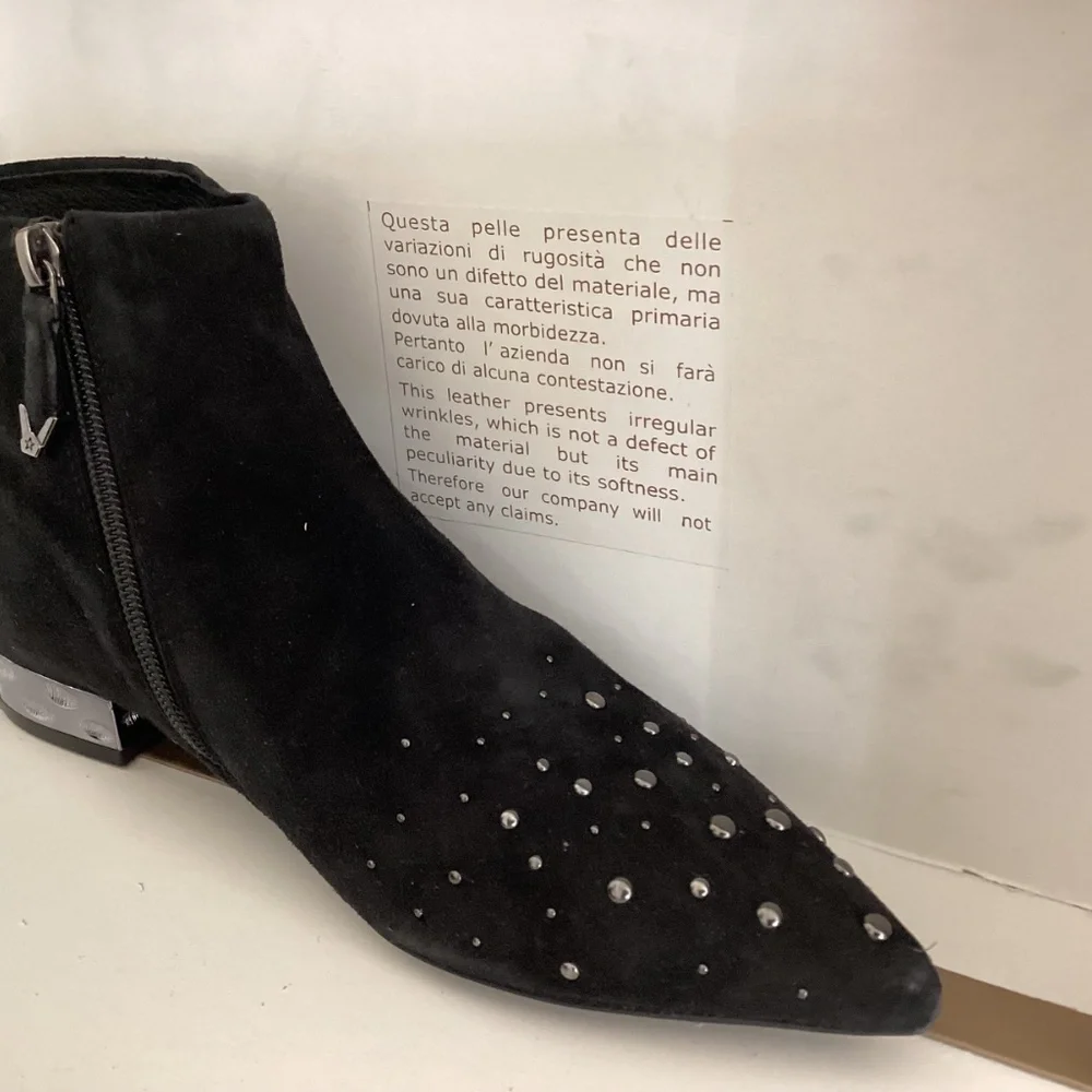 NIB Bruno Premi Gorgeous Suede Leather Ankle booties Studded size 38/fit 37.5